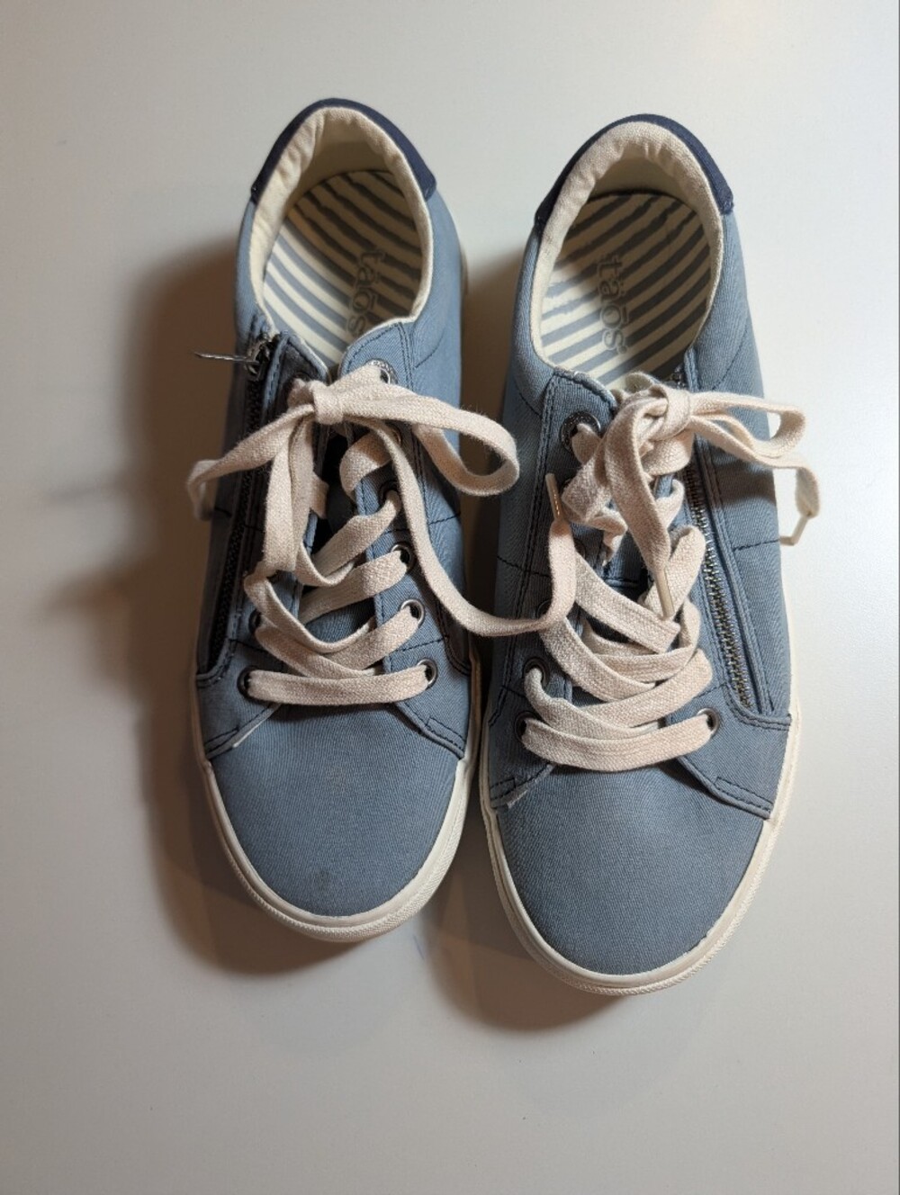 Taos Woman's Size 9 Blue Canvas Lace-Up Sneakers with Side Zip